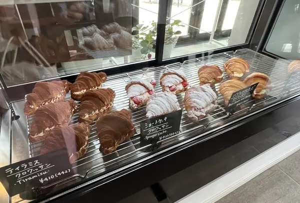 SHARE croissant & coffee