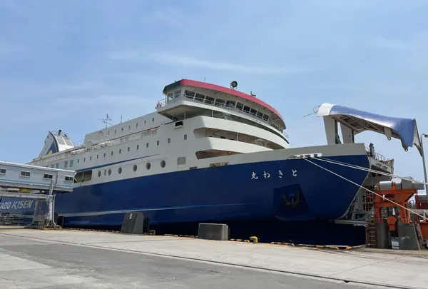 両津港佐渡汽船ターミナル