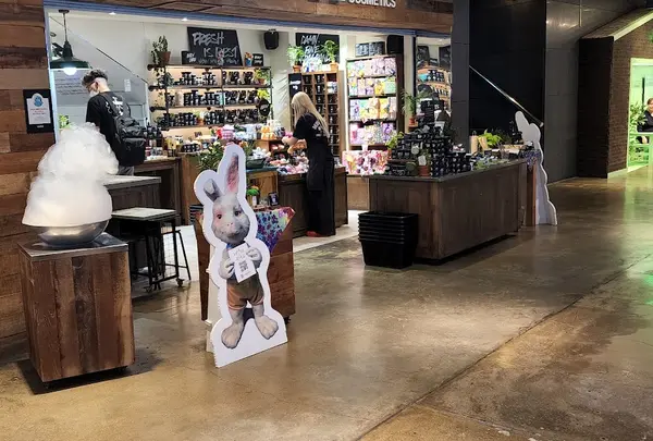 現代百貨店 新村店