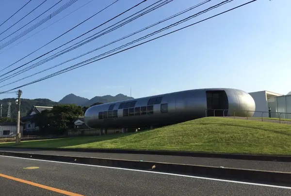 何これ？宇宙船？