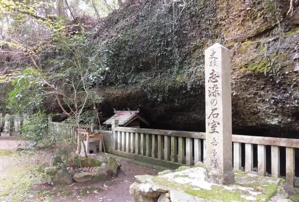 窟屋の金水（志染の石室）