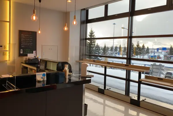 Standing sushi bar 縁戸 女満別空港店