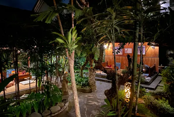 Cafe Wayan and Bakery