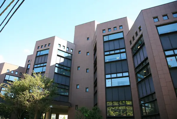 横浜市中央図書館 (Yokohama City Central Library)