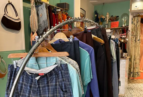 HEADLESS Paris - vintage shop