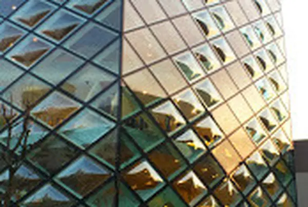 プラダブティック 青山店