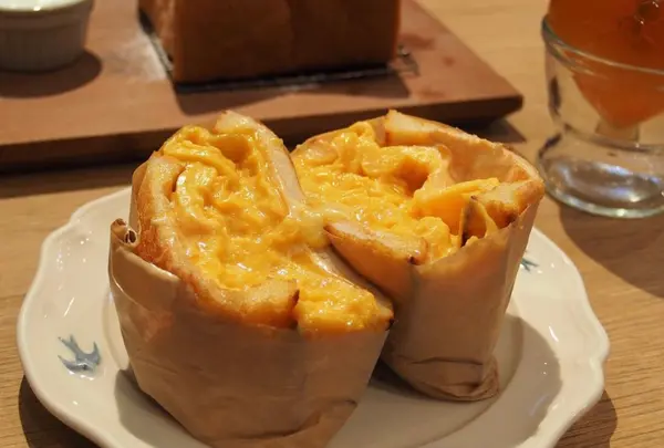 天然酵母の食パン専門店つばめパン＆Milk 名駅店