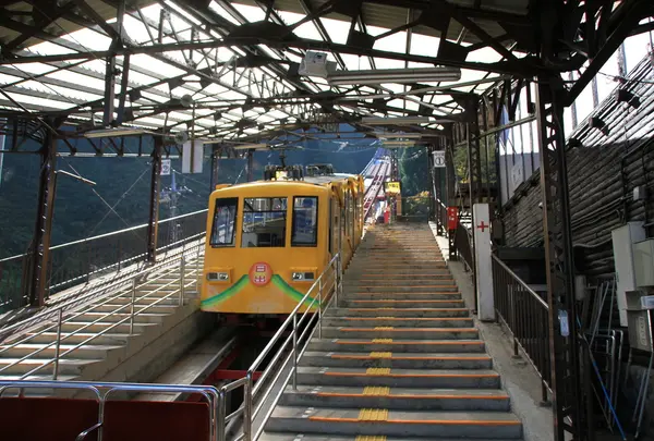 御岳山ケーブルカー