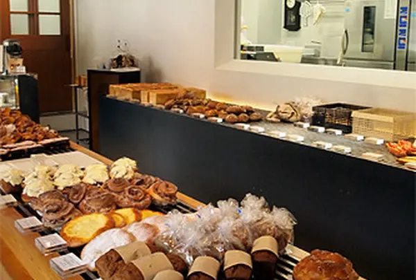 BLUFF BAKERY (ブラフ ベーカリー)