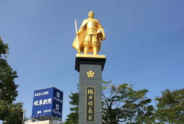 織田信長公銅像