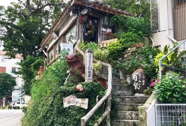 壺屋やちむん通り