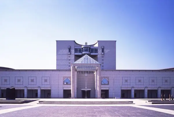 横浜美術館
