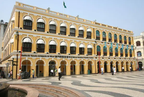 セナド広場（Senado Square）