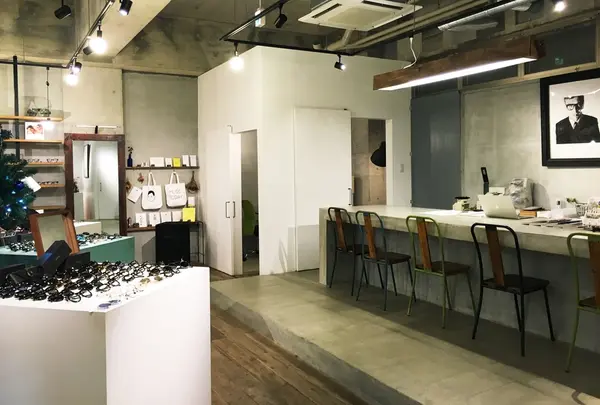 蒲池眼鏡舗 FLOOR