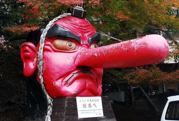 鞍馬駅から叡山電車で八幡前駅へ