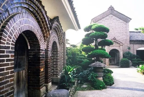 三津谷