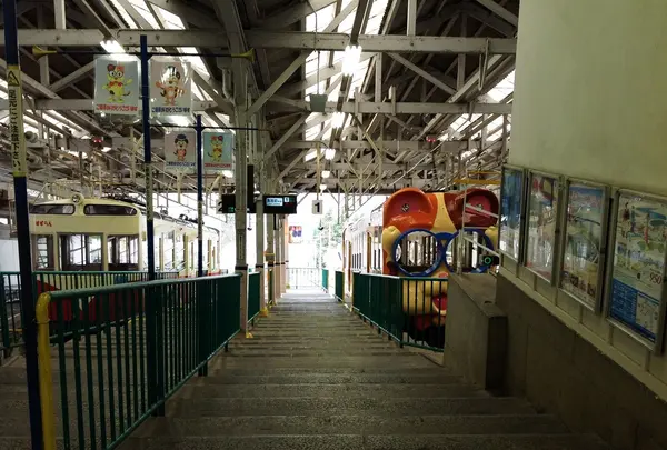 宝山寺駅