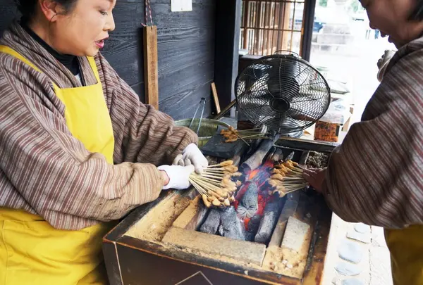 あぶり餅 一和(一文字屋和輔)