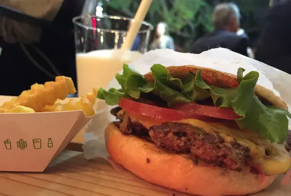 Shake Shack 外苑いちょう並木店