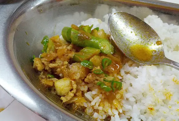 ❌カレーの店うどん（うどんではない）