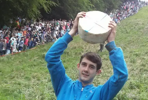 チーズ転がし祭り
