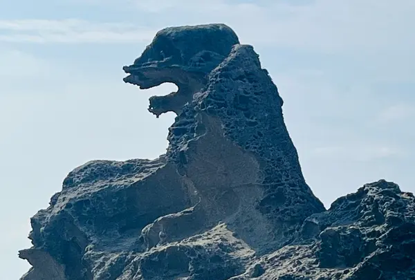 ゴジラ岩