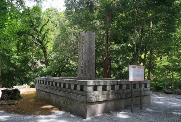 神武天皇聖蹟丹生川上顕彰碑