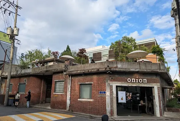 cafe onion 聖水店 / 카페어니언 성수점
