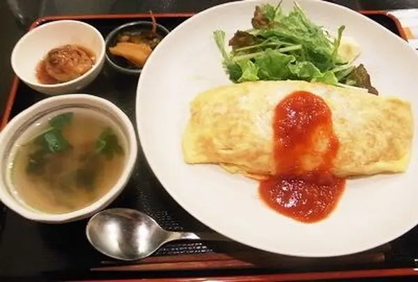 旬食台所 なべや ~こだわり鍋と厳選地酒の店 新橋~ 【 居酒屋 地酒 】