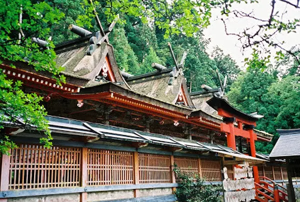 丹生都比売（にうつひめ）神社