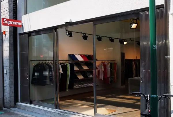 Supreme 大阪店の写真・動画_image_172073