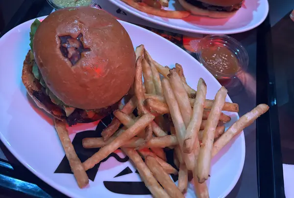 ショーグンバーガー池袋西口店（SHOGUN BURGER Ikebukuro West Exit ）