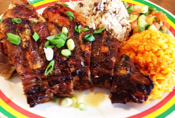 パンチの効いた肉Jamaican Grill