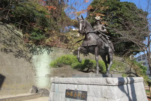 加藤嘉明公騎馬像
