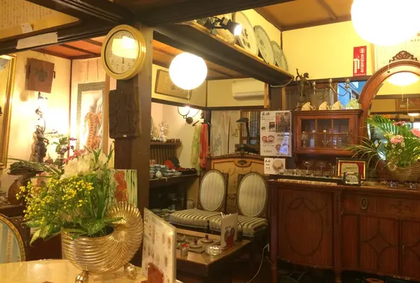 うぶ出し屋 ほうき