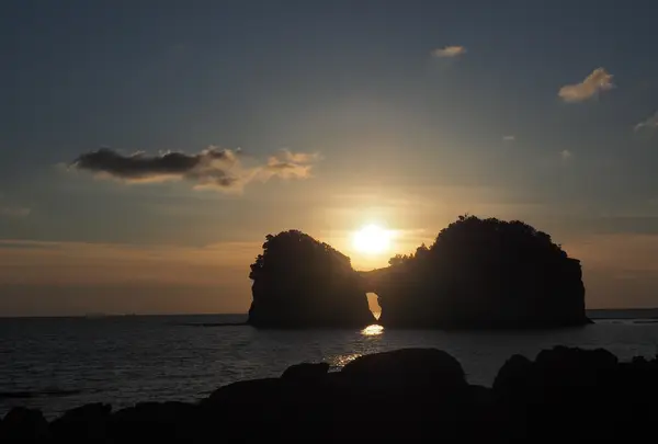 円月島
