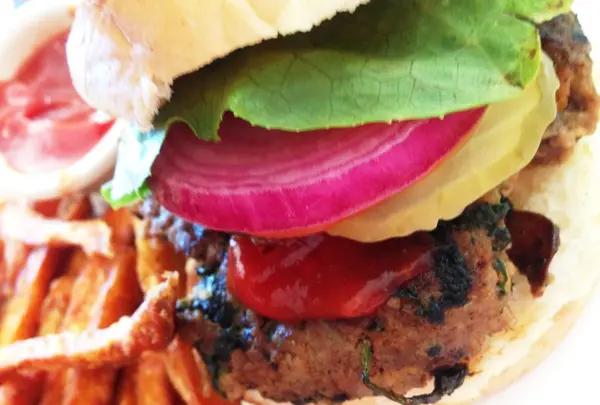 バーガーコンテストにてチャンピオンバーガーmosa's joint