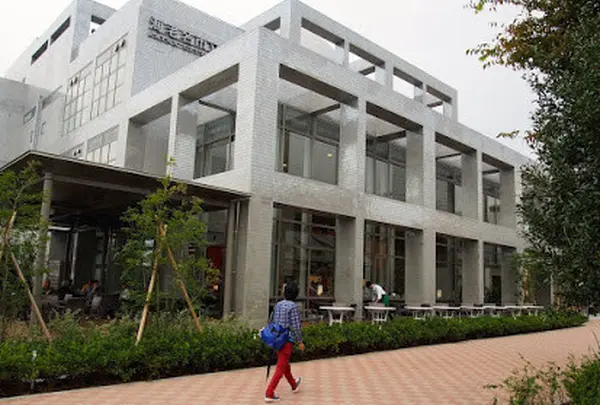海老名市立中央図書館