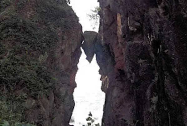 弁慶のはさみ岩