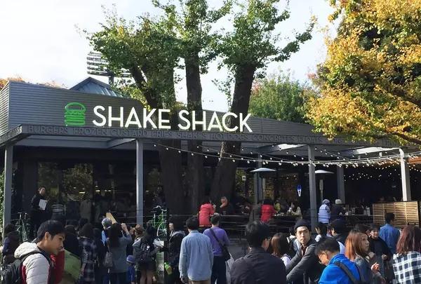 シェイクシャック 外苑いちょう並木店 （SHAKE SHACK）の写真・動画_image_185345
