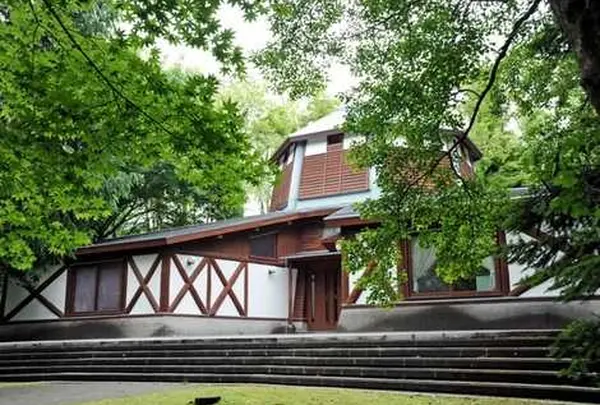 軽井沢絵本の森美術館