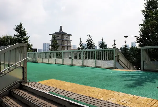 信濃町駅前歩道橋