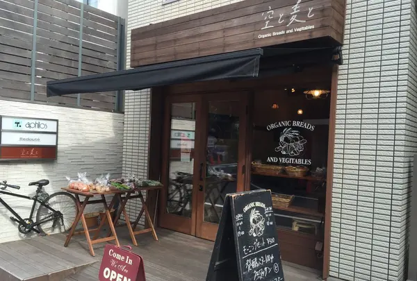 空と麦と