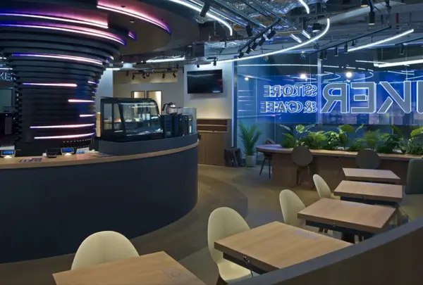 Anker Store & Cafe 汐留