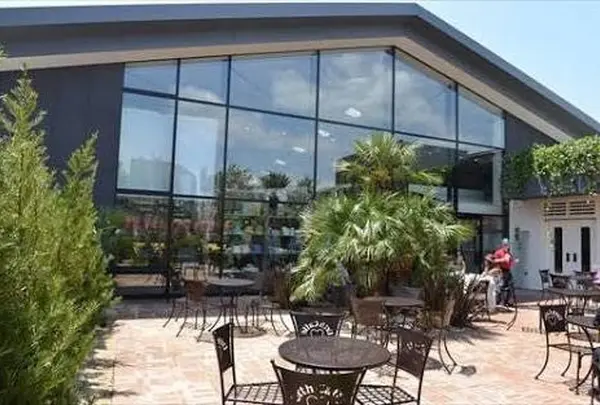 Urth Caffe 表参道（アースカフェ）
