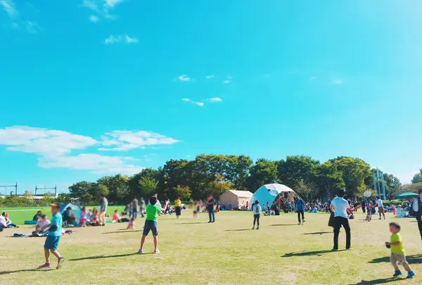 梅小路公園 芝生広場