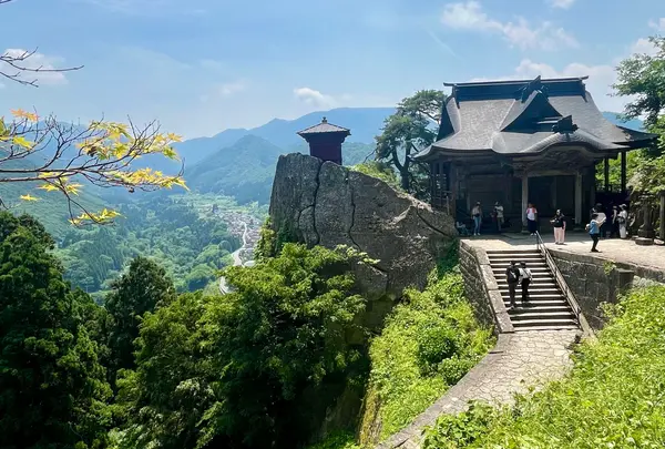 宝珠山立石寺