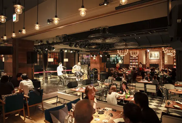 eplus LIVING ROOM CAFE＆DINING （イープラス リビングルーム カフェ アンド ダイニング）