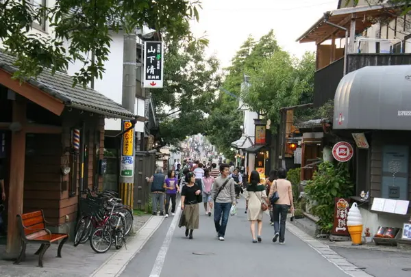 由布院 湯の坪街道