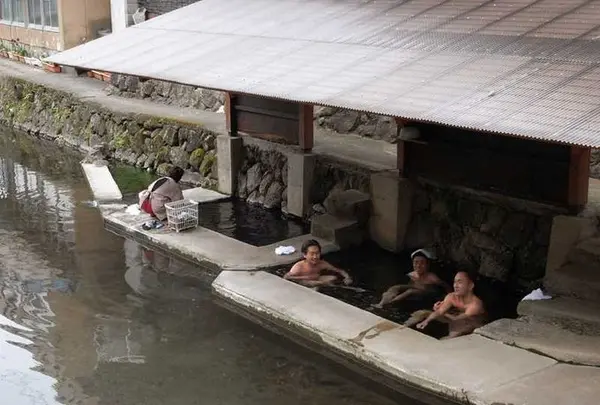 満願寺温泉川湯